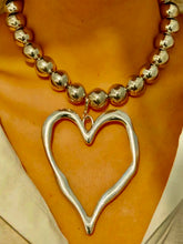 Load image into Gallery viewer, Vibrant Pearl Necklace | Elegant &amp; Timeless Accessory
