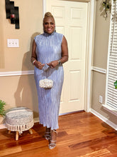 Load image into Gallery viewer, Queen Crystal Handbag | Elegant and Sparkling Accessories
