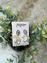 Load image into Gallery viewer, Flower Shell Earrings | Unique and Stylish Jewelry for Any Look
