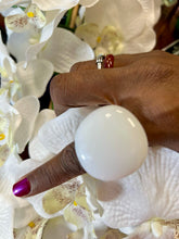 Load image into Gallery viewer, Vintage Round Ring | Elegant and Timeless Jewelry
