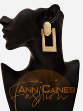 Load image into Gallery viewer, Square Gold Earrings | Elegant &amp; Timeless Jewelry
