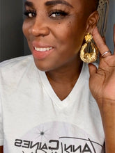 Load image into Gallery viewer, Golden Flower Earrings
